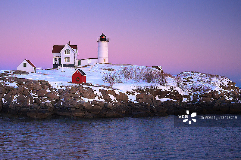 冬季美国缅因州约克内迪克角海岸灯塔图片素材