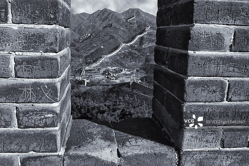 穿墙而过图片素材