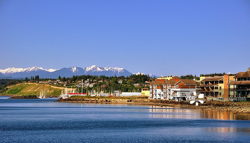 汤森港和奥林匹克山脉图片素材