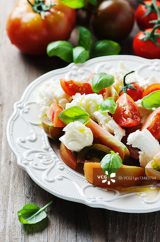 传统意大利卡普雷塞开胃菜 马苏里拉奶酪图片素材