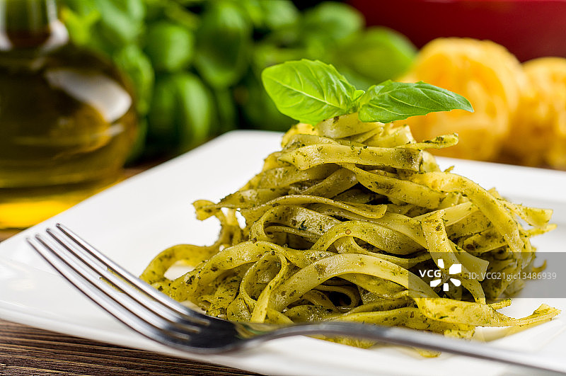 香蒜酱宽面图片素材