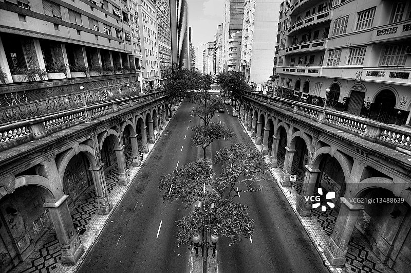 巴西杜克-德卡希亚斯市的空旷街道图片素材