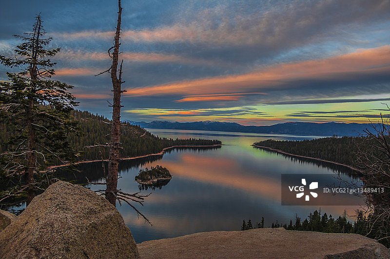 太浩湖翠绿海湾图片素材