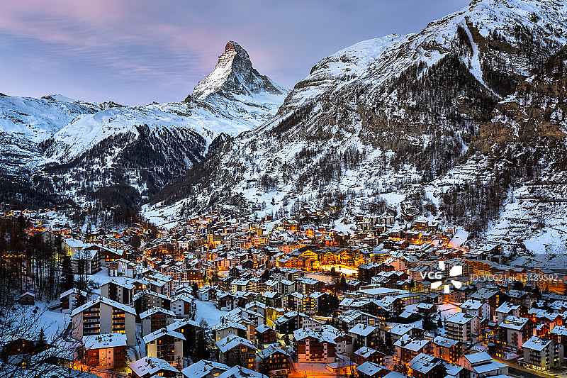 瑞士采尔马特日出时分图片素材