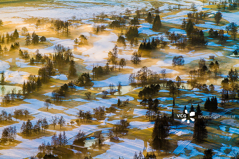 冬季奥地利滨湖采尔的金色球场图片素材