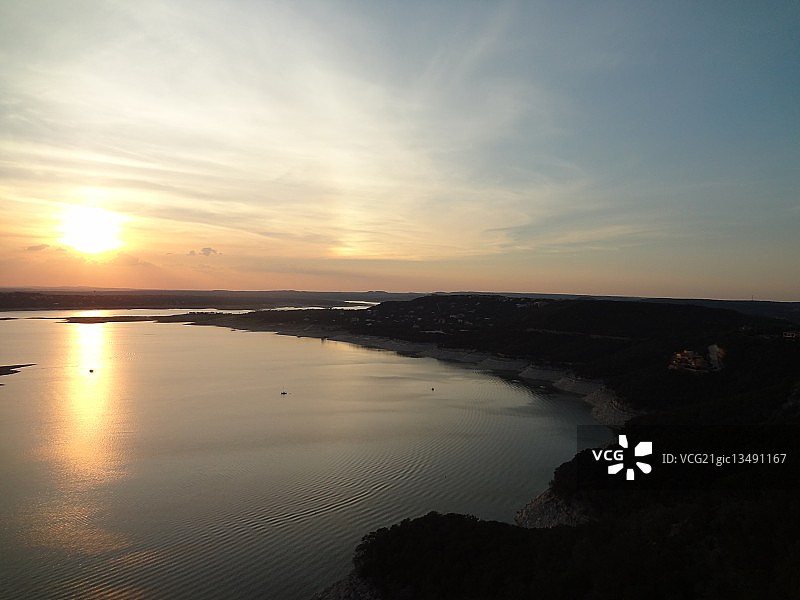 美国德克萨斯州奥斯汀湖的日落图片素材