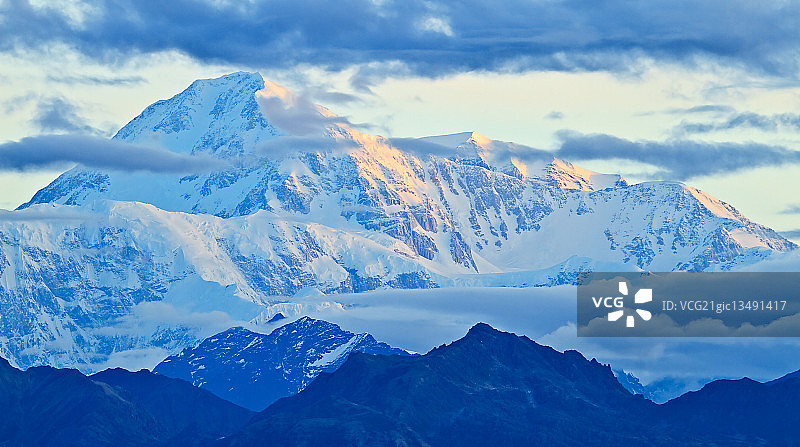 阿拉斯加日出山景图片素材