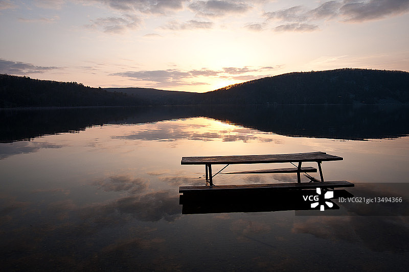 美国威斯康星州魔鬼湖日落图片素材