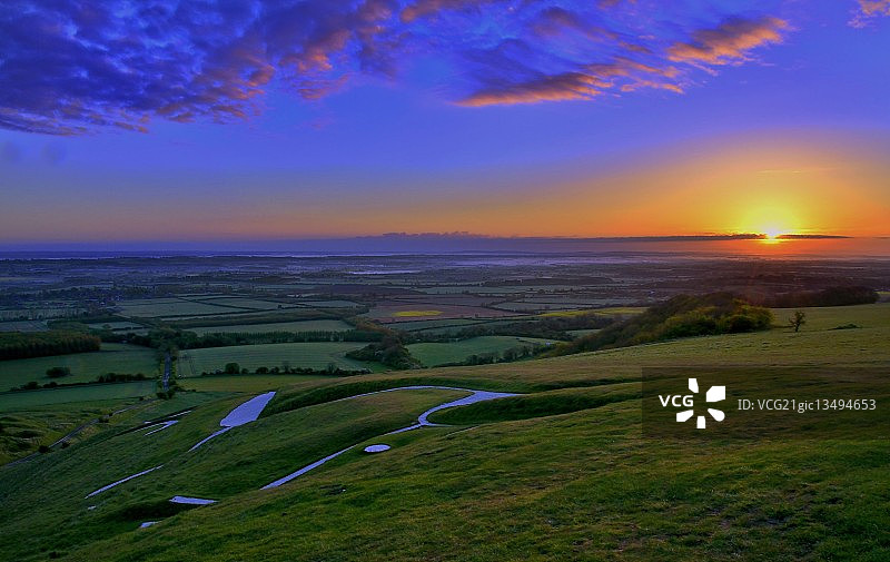 阿芬顿白马山的日出图片素材