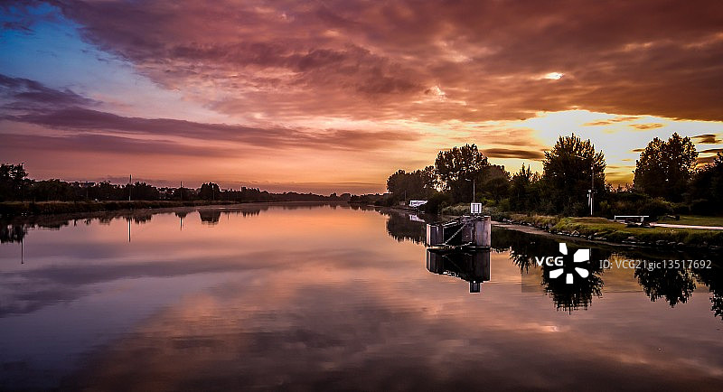 诺曼底飞马桥的日出图片素材