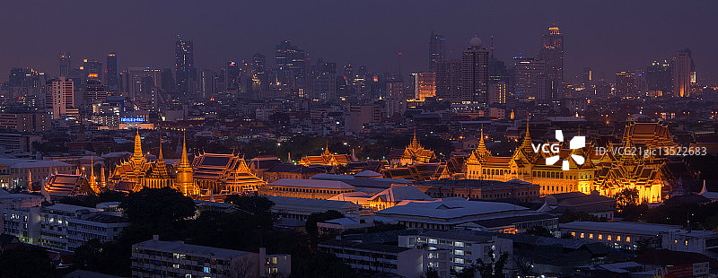 雄伟的大皇宫夜景图片素材
