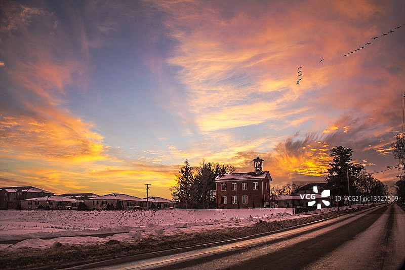 丧钟为谁而鸣？图片素材