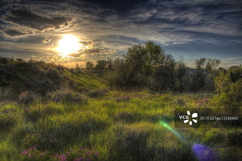 六月怀俄明州卡斯珀的日落图片素材