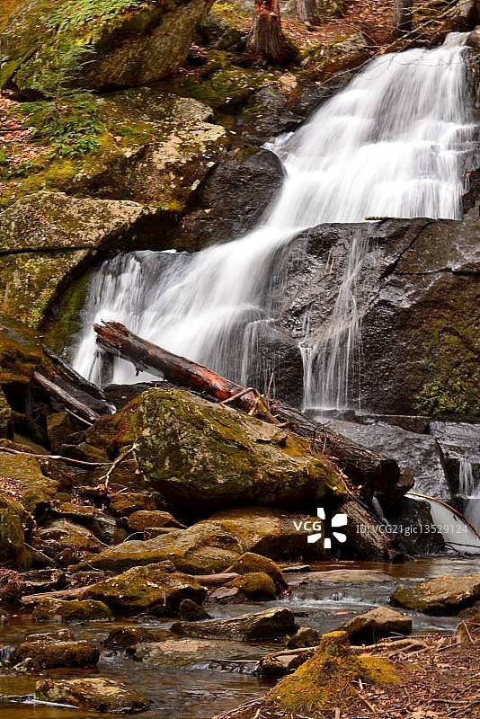 新罕布什尔州普利茅斯的彩虹瀑布图片素材