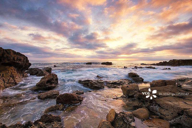 日落时分的泻湖图片素材