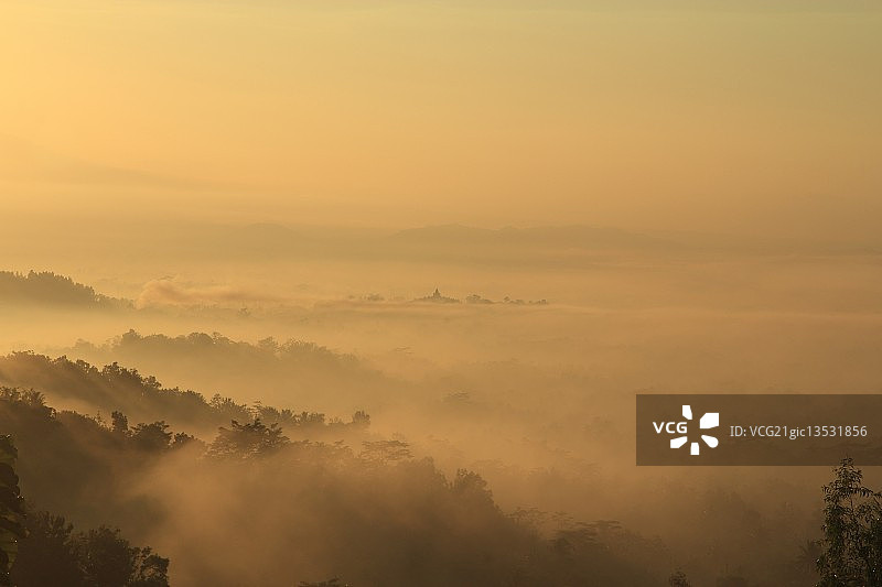 天堂般的婆罗浮屠寺庙图片素材