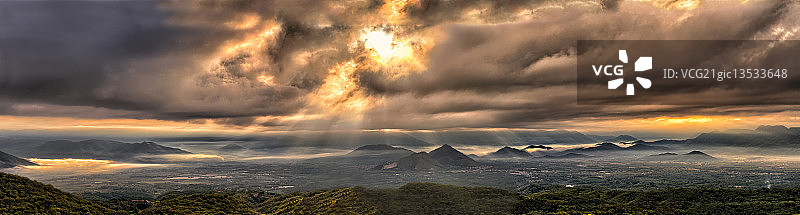 亚平宁山脉的清晨图片素材
