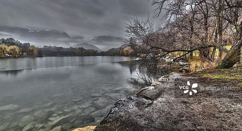 瑞士锡永的杰隆德湖图片素材