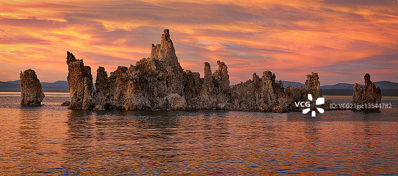 莫诺湖凝灰岩日落图片素材