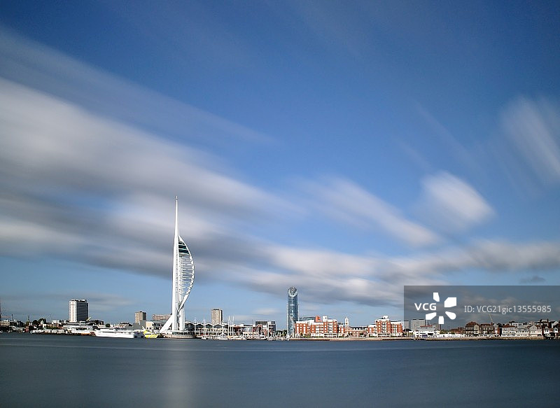 英国汉普郡朴茨茅斯日间天际线图片素材