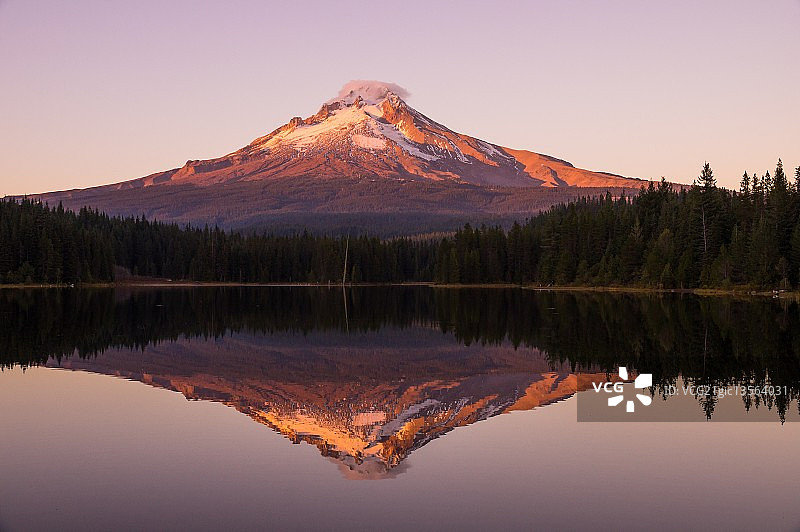 胡德山倒影图片素材