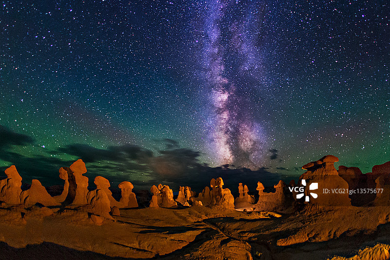 夜晚的哥布林谷图片素材
