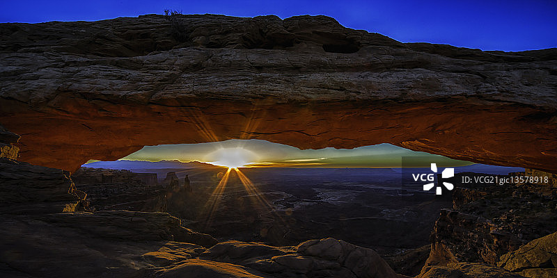 小型台地拱门图片素材