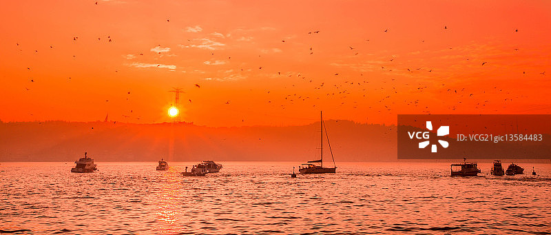 横跨博斯普鲁斯海峡图片素材