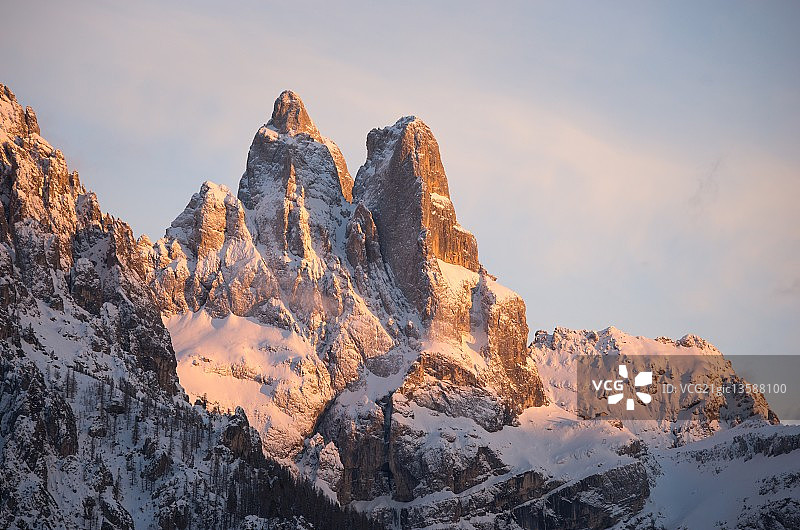 白云石峰图片素材