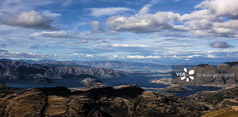 俯瞰瓦纳卡湖图片素材