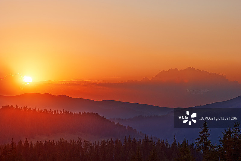 边境的黎明图片素材