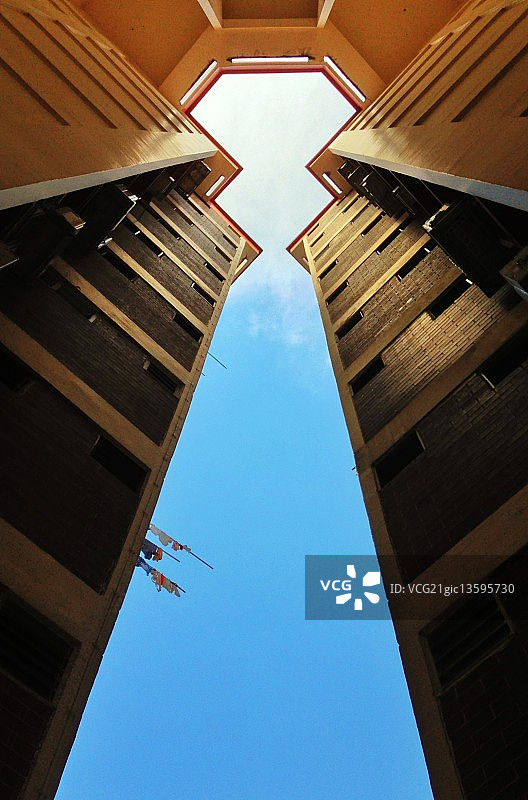 通往天空的钥匙孔图片素材