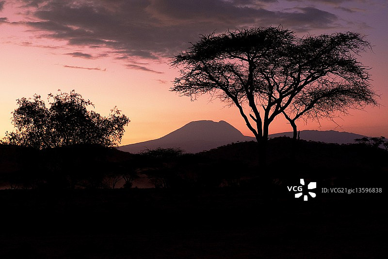 乞力马扎罗山日出图片素材