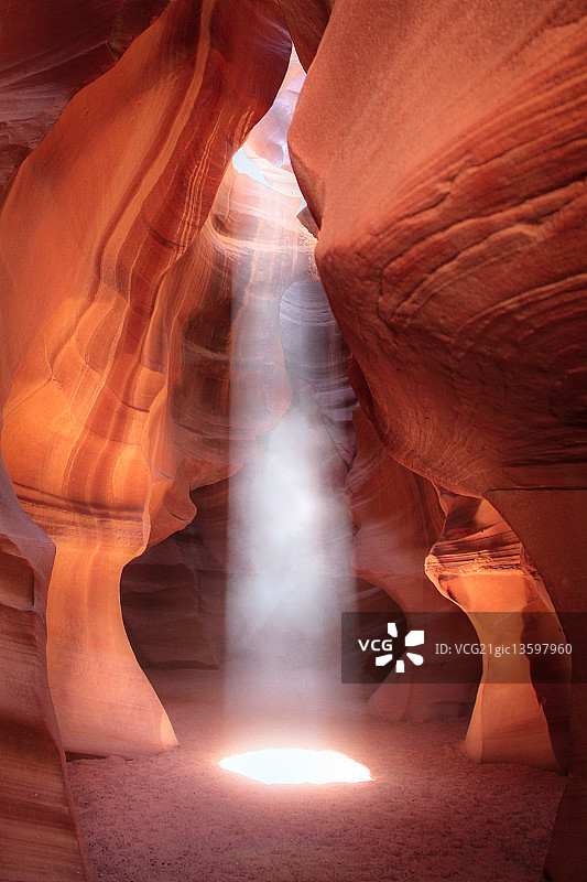 上羚羊峡谷的光影墙图片素材