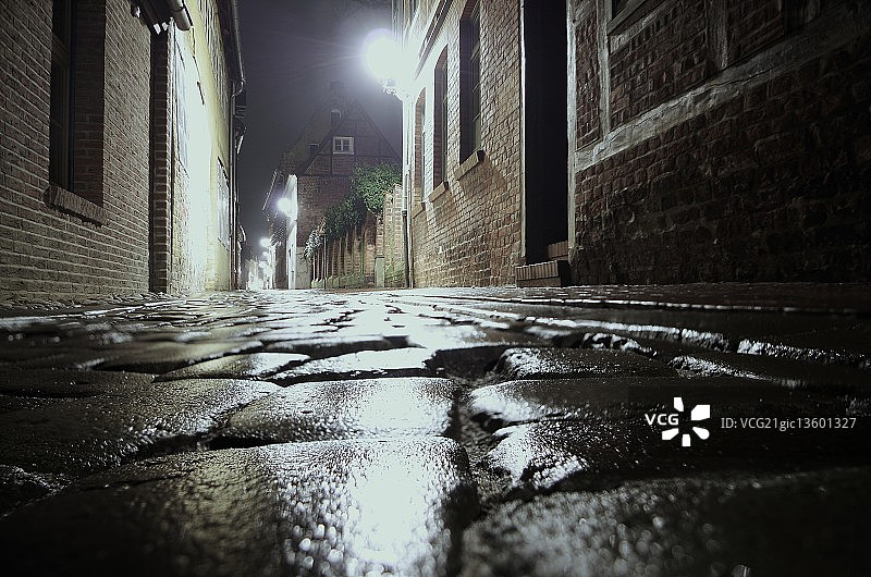 吕讷堡的雨夜图片素材