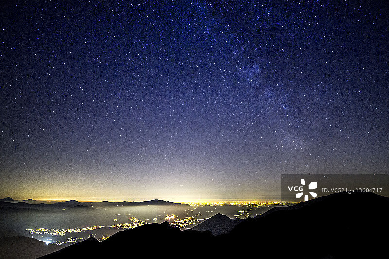 波河平原上的经典雾景图片素材