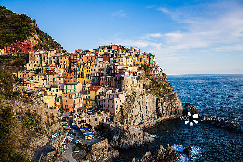 海景与顶天建筑图片素材