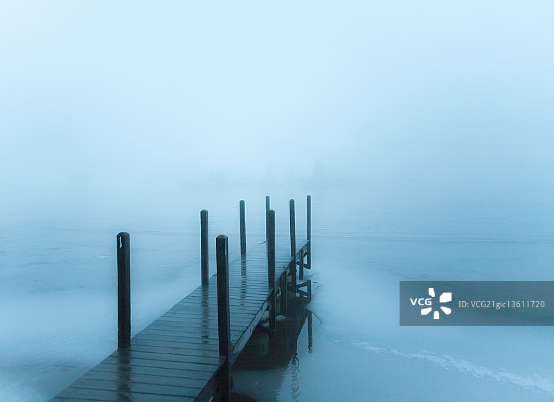 雾码头图片素材