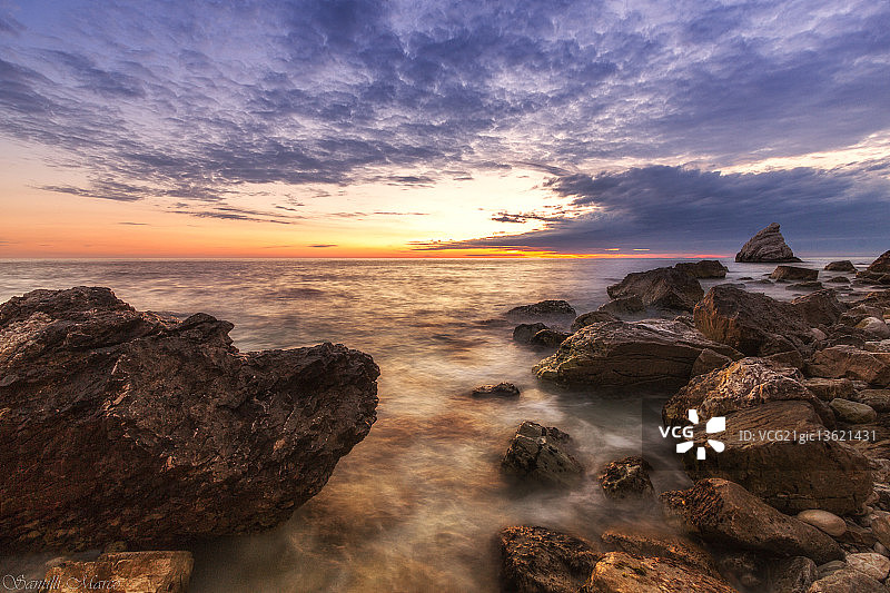 意大利安科纳波托诺沃的帆船日出美景图片素材