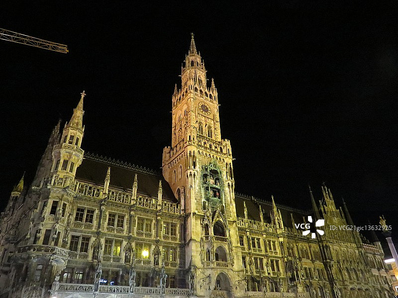 夜幕下的玛丽亚广场图片素材