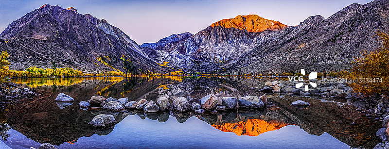 罪犯湖日出图片素材