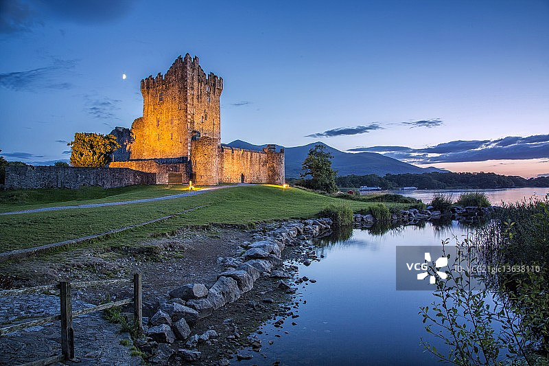 暮光下的罗斯城堡图片素材