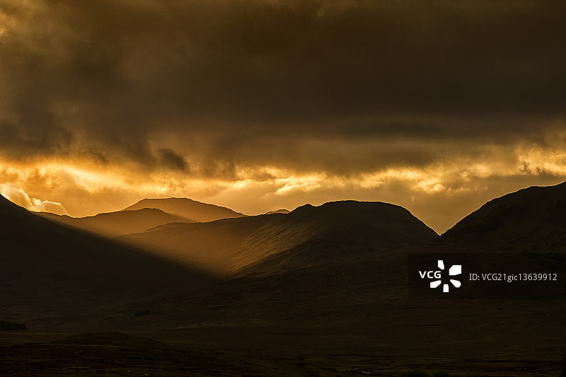 莫姆特克日落，康尼马拉，戈尔韦，爱尔兰图片素材