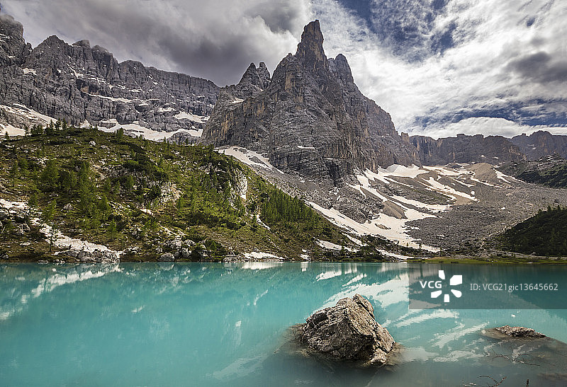 奇幻湖泊图片素材