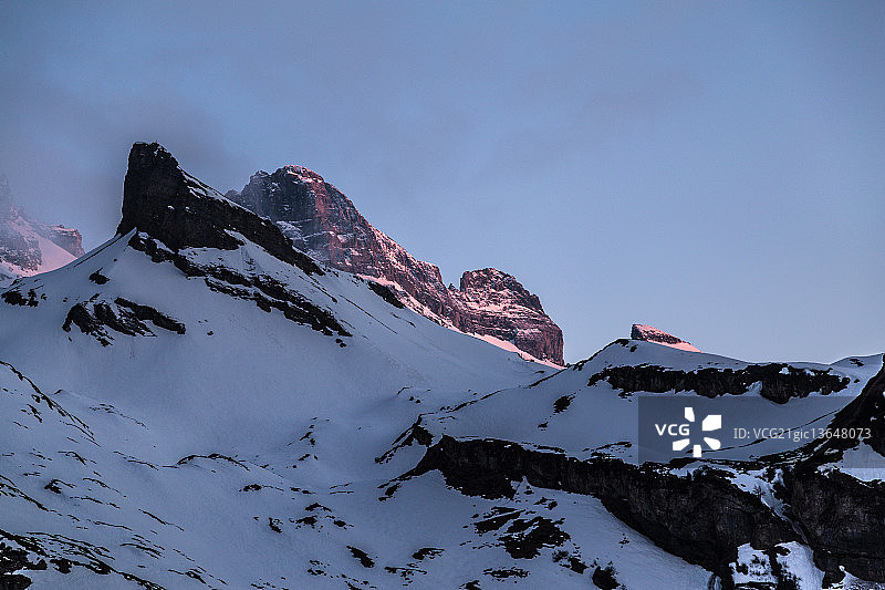 铁力士山傍晚图片素材
