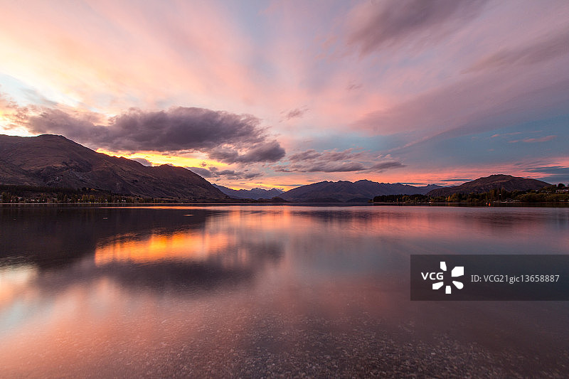 瓦纳卡湖日落美景图片素材