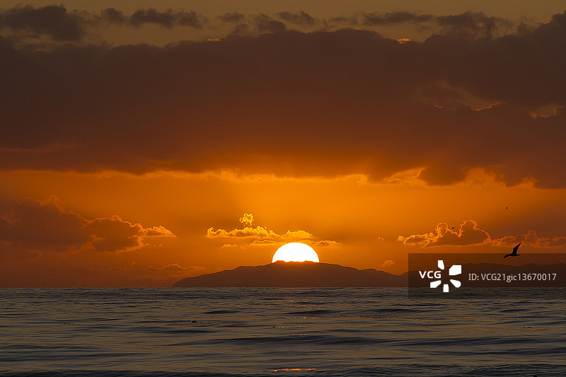 卡塔利娜岛后的日落图片素材