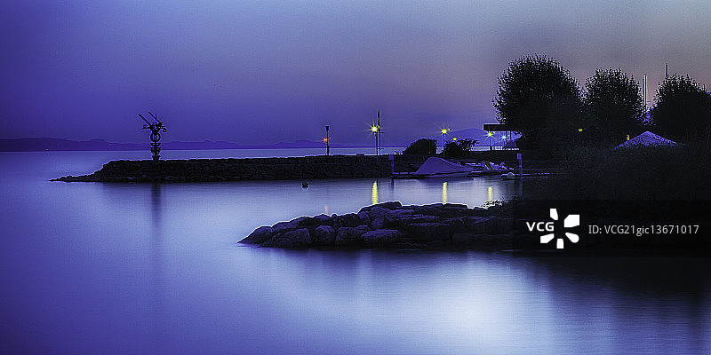 蓝色时刻的纳沙泰尔图片素材