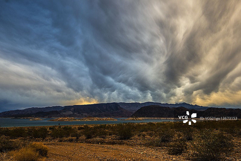米德湖上空的云彩图片素材