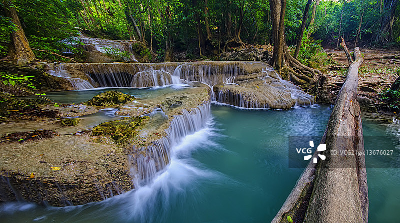 Erawan瀑布图片素材